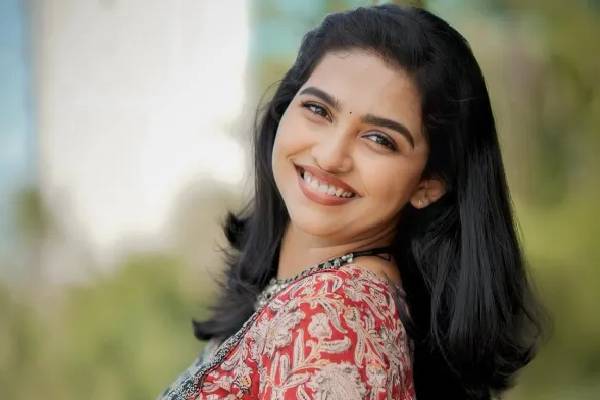 Premalu girl signs her first Telugu Film