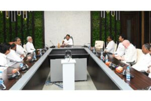 Jagan meets party MPs, asks them to join Delhi protest