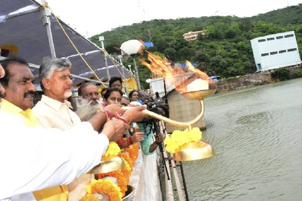 YSR Congress govt ignored irrigation projects, says Naidu