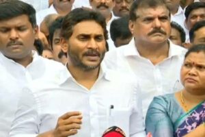 Jagan consoles Achyutapuram explosion victims