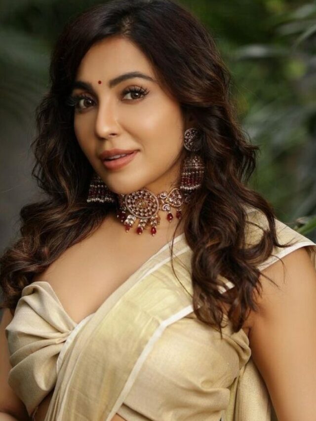 Parvathy-Nair-9-576x1024