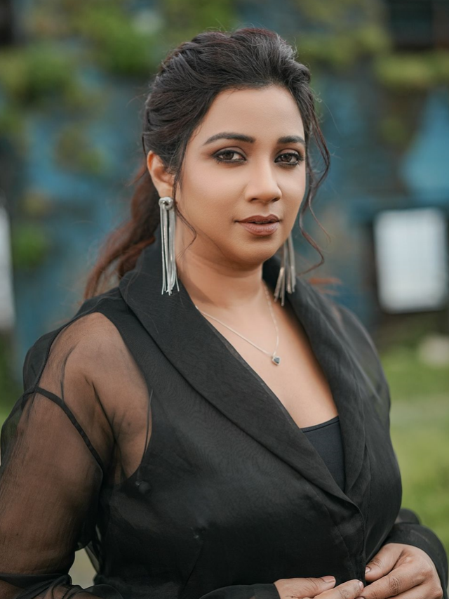 Shreya Ghoshal Killing Poses In Black