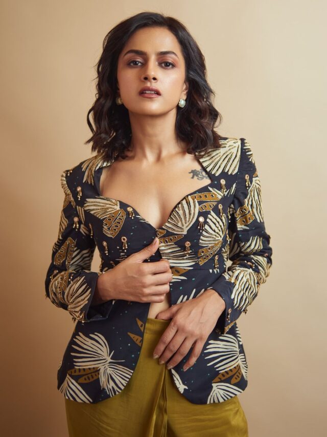 Shraddha Srinath Stylish Look