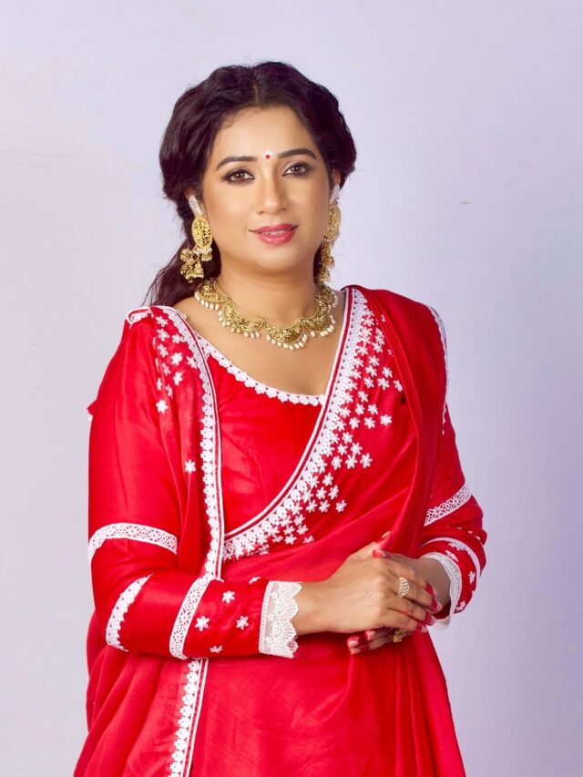 Shreya Ghoshal Divine Look