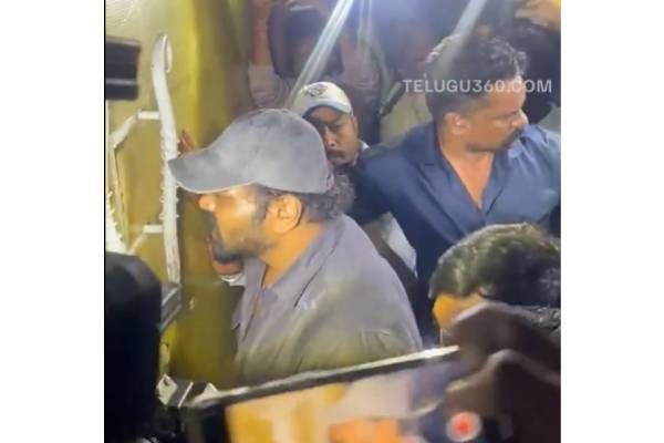 Shocking: Manchu Manoj urges to allow him into his House