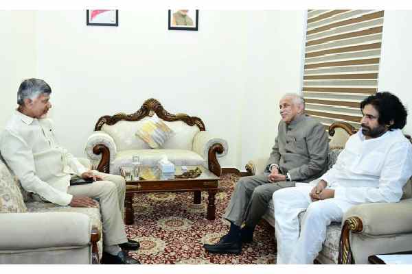 Andhra Pradesh Governor & CM Extend Support in Raj Bhavan Meet