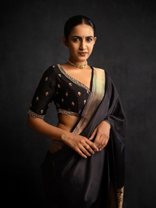 Niharika Konidela Stuns In Black Saree