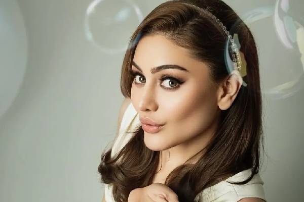 Kaanta Laga girl Shefali Jariwala Dies