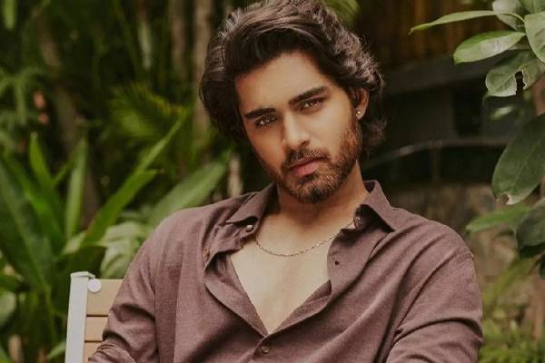 Exclusive: Srikanth Rejects 50 Scripts for Roshan