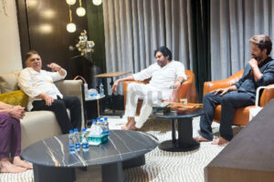 Pawan meets Allu family to offer condolences