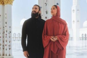 Deepika Padukone Draped in Drama Again