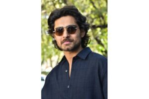 Champion, Real Story With Fictional Character: Roshan