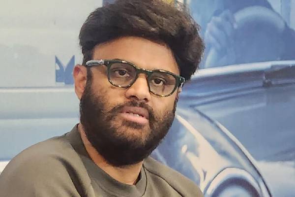 ద‌ర్శకుడికి నాగ‌వంశీ భారీ గిఫ్ట్‌