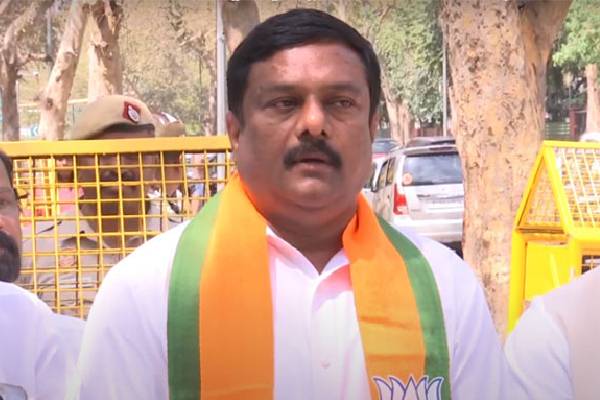 బీఆర్ఎస్‌లో ఉన్నాయో లేవో తెలియని గొడవల క్రెడిట్‌ కూడా రేవంత్‌కే!