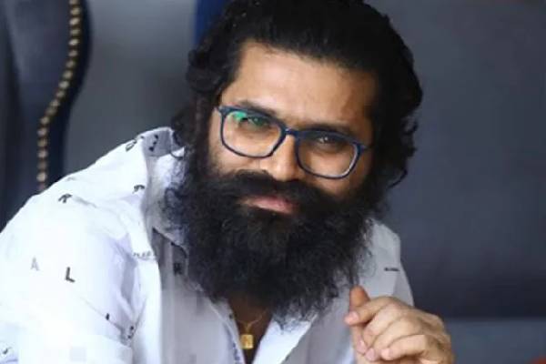 చప్పట్లు కొడతారు.. చెప్పుతోనూ కొడతారు..