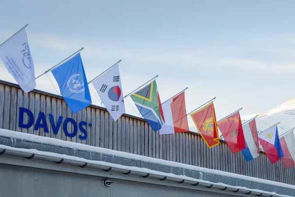 దావోస్‌లో ఏపీ అడ్వాంటేజ్ – తెలంగాణ రైజింగ్