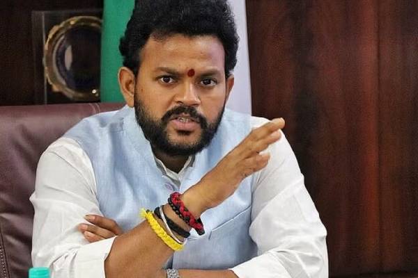 నా తండ్రి కూడా ప్రమాదంలో చనిపోయాడు – ఆ బాధ నాకూ తెలుసు : రామ్మోహన్ నాయుడు