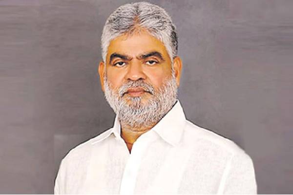 ఐదుగురు ఫిరాయింపు ఎమ్మెల్యేలకు స్పీకర్ స్వీట్ షాక్ !