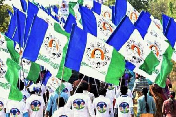 వైసీపీ ఫ్యాన్స్ వేరు ..నేతలు వేరు !