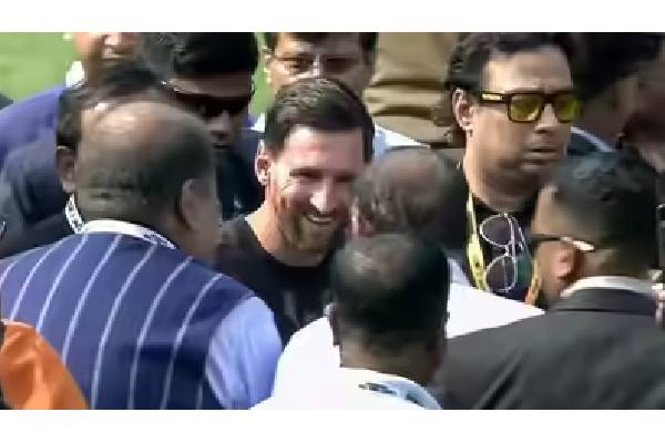 మెస్సీ కోల్‌కతా ఈవెంట్ గందరగోళం !