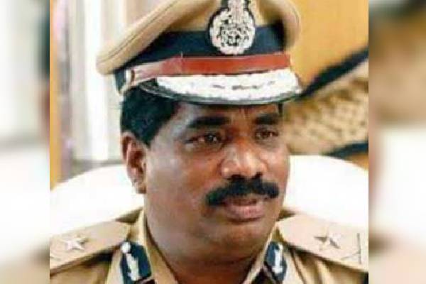 ఆఫీసులోనే డీజీపీ స్థాయి అధికారి రాసలీలలు