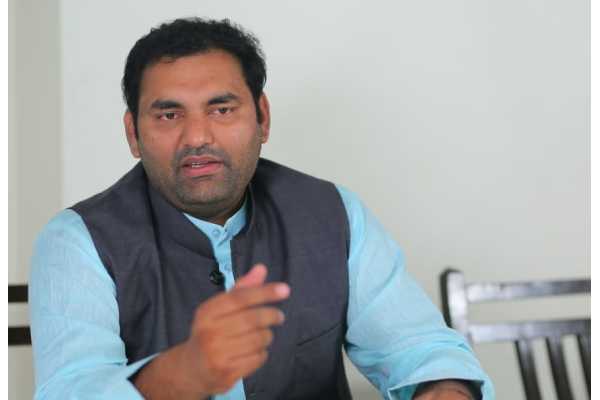 సినిమా వాళ్లను టార్గెట్ చేస్తే పబ్లిసిటీ – ఆ ఎమ్మెల్యేకు బాగా తెలుసు!